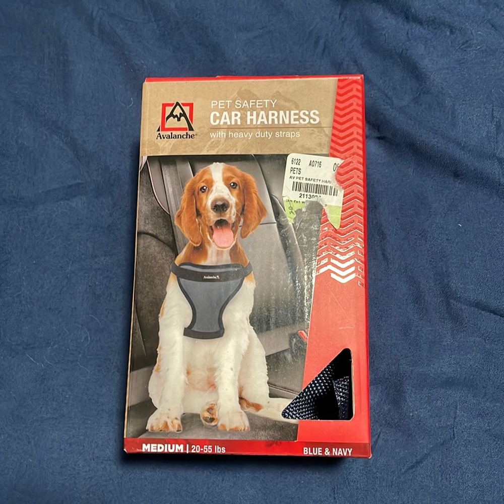 Avalanche pet safety car harness, NWT